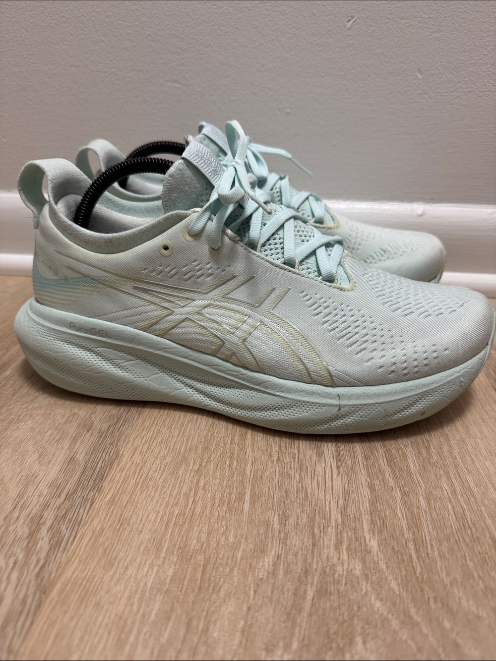 Women’s ASICS Gel Nimbus 25 size 10